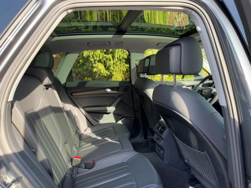 Audi Q5 Vehicle Full-screen Gallery Image 10