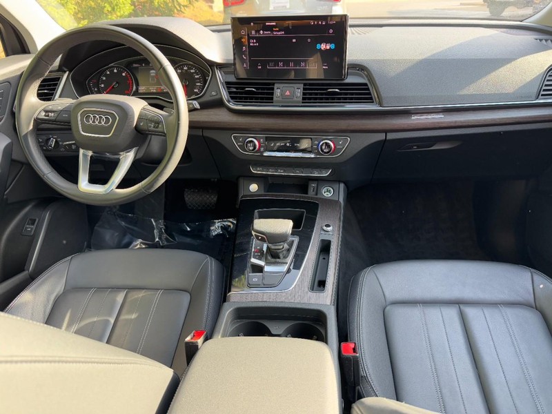 Audi Q5 Vehicle Full-screen Gallery Image 11