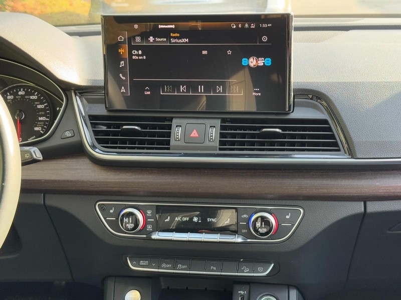 Audi Q5 Vehicle Full-screen Gallery Image 13