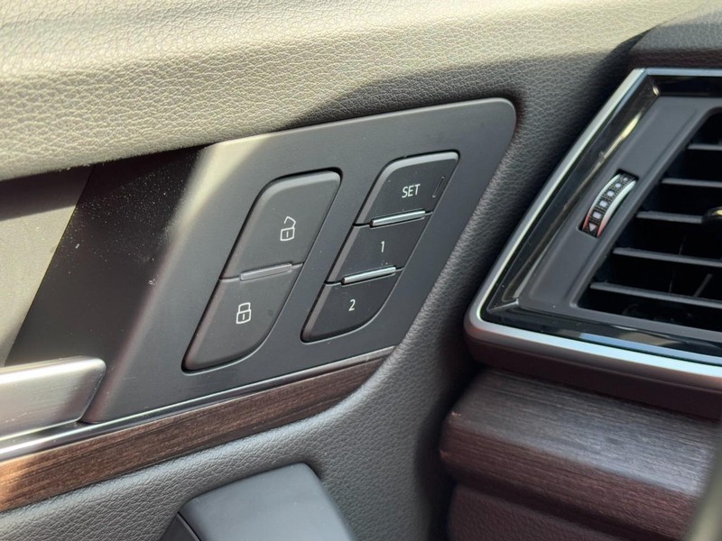 Audi Q5 Vehicle Full-screen Gallery Image 16