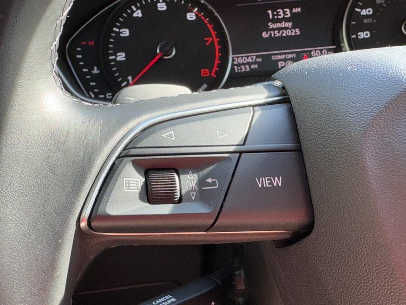 Audi Q5 Vehicle Full-screen Gallery Image 17