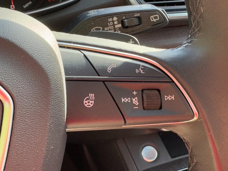 Audi Q5 Vehicle Full-screen Gallery Image 18