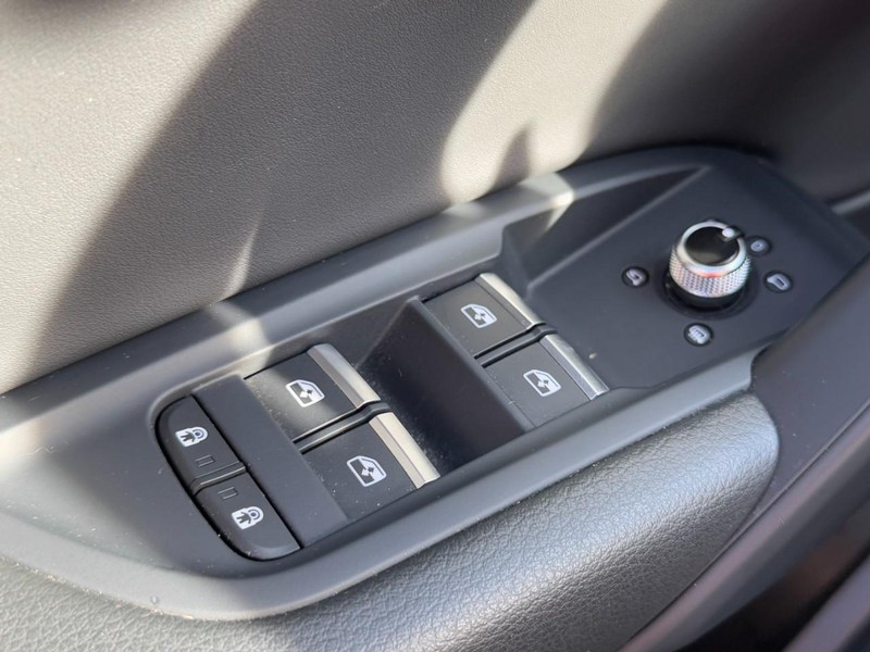 Audi Q5 Vehicle Full-screen Gallery Image 23