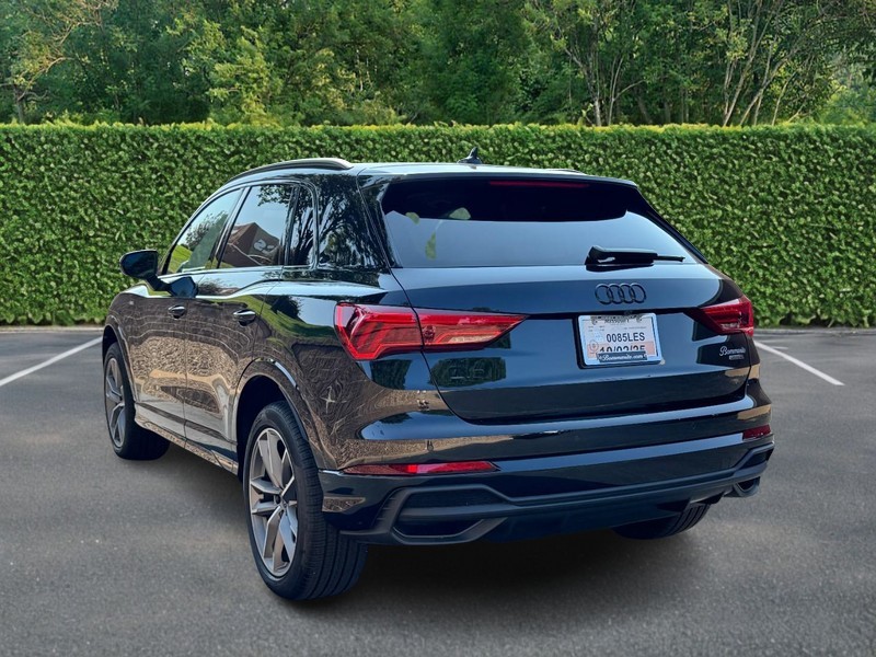 Audi Q3 Vehicle Full-screen Gallery Image 04