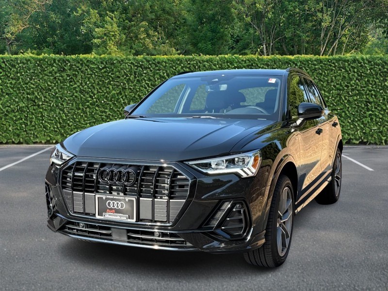 Audi Q3 Vehicle Full-screen Gallery Image 06