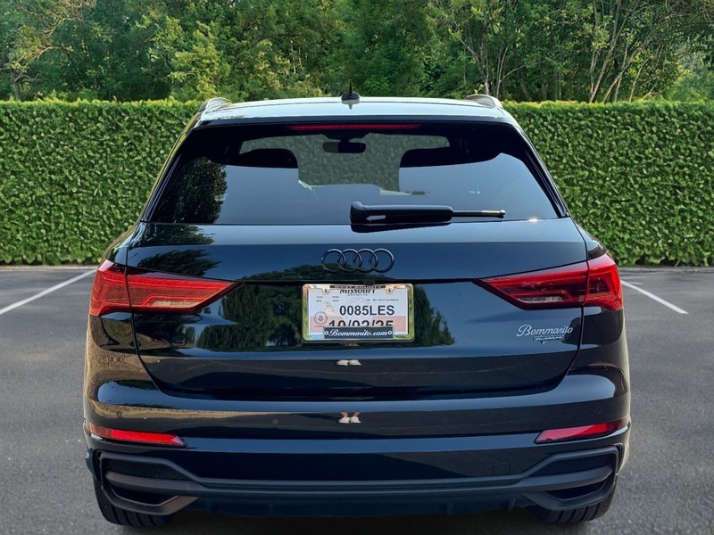 Audi Q3 Vehicle Full-screen Gallery Image 08