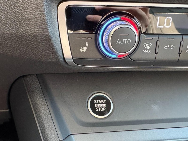 Audi Q3 Vehicle Full-screen Gallery Image 21