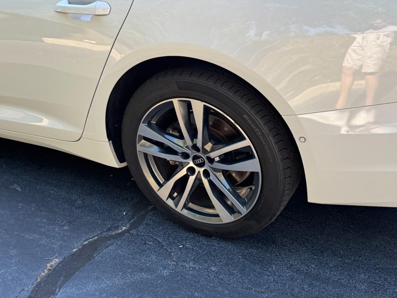 Audi A6 Sedan Vehicle Full-screen Gallery Image 05