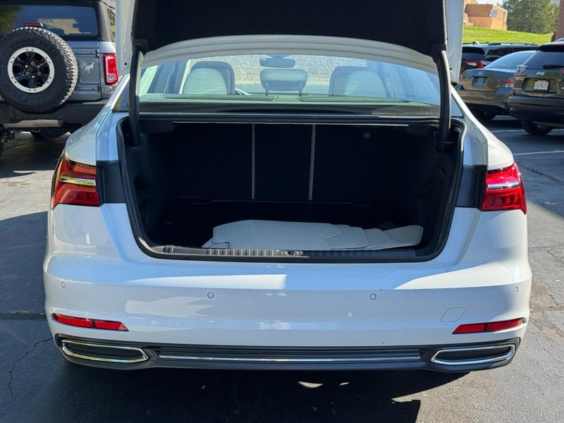 Audi A6 Sedan Vehicle Full-screen Gallery Image 09