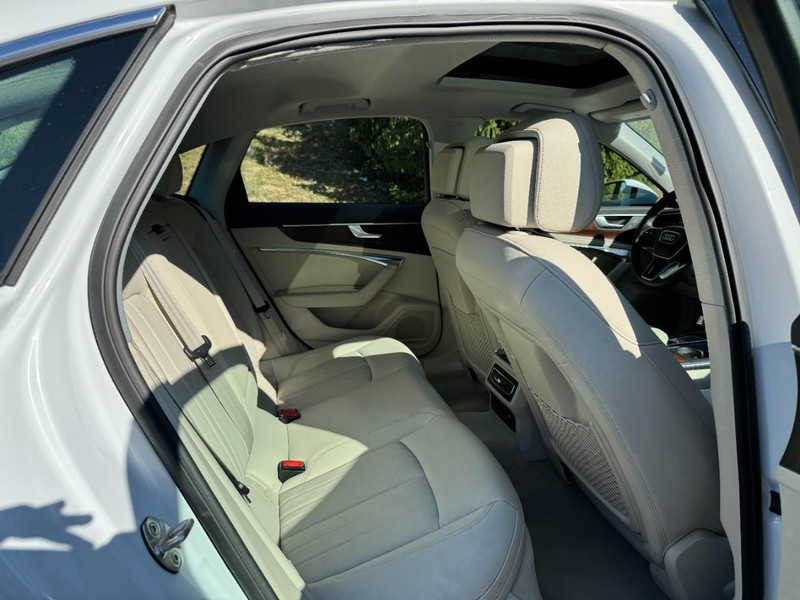 Audi A6 Sedan Vehicle Full-screen Gallery Image 10