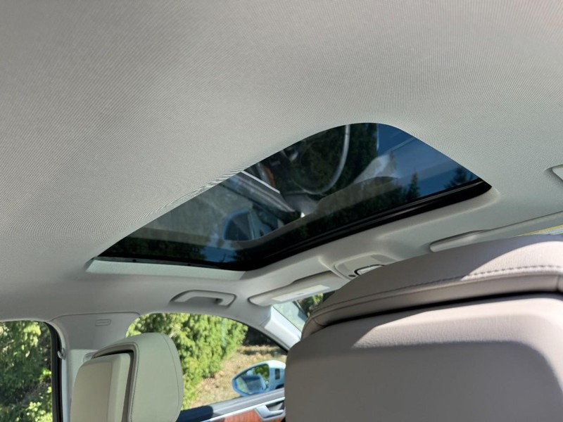 Audi A6 Sedan Vehicle Full-screen Gallery Image 11