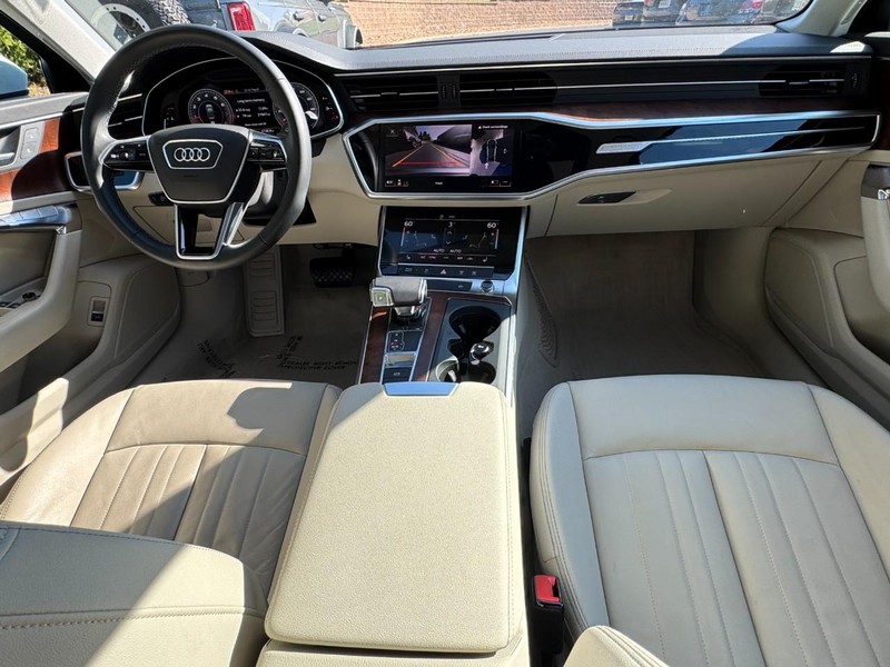 Audi A6 Sedan Vehicle Full-screen Gallery Image 12