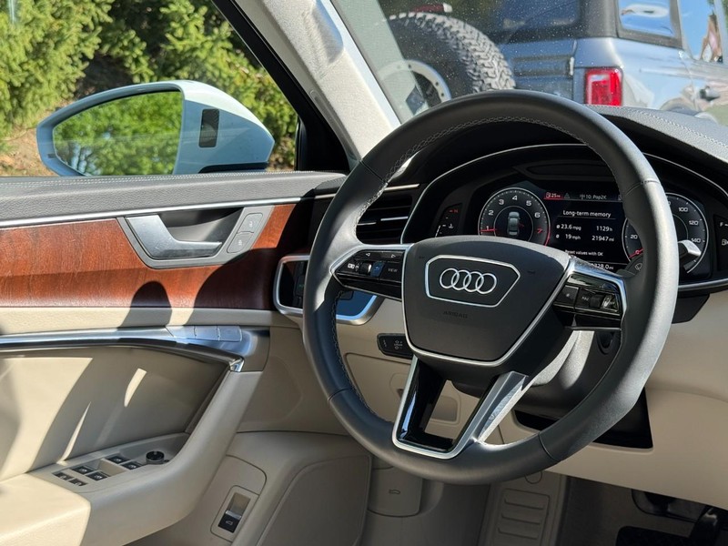 Audi A6 Sedan Vehicle Full-screen Gallery Image 13