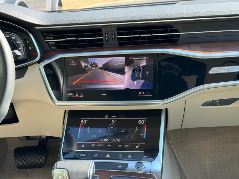 Audi A6 Sedan Vehicle Full-screen Gallery Image 14