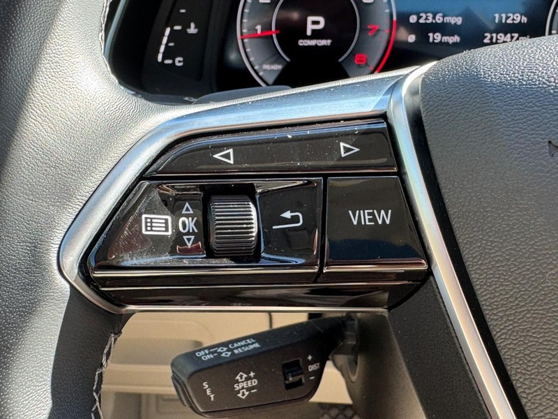 Audi A6 Sedan Vehicle Full-screen Gallery Image 18