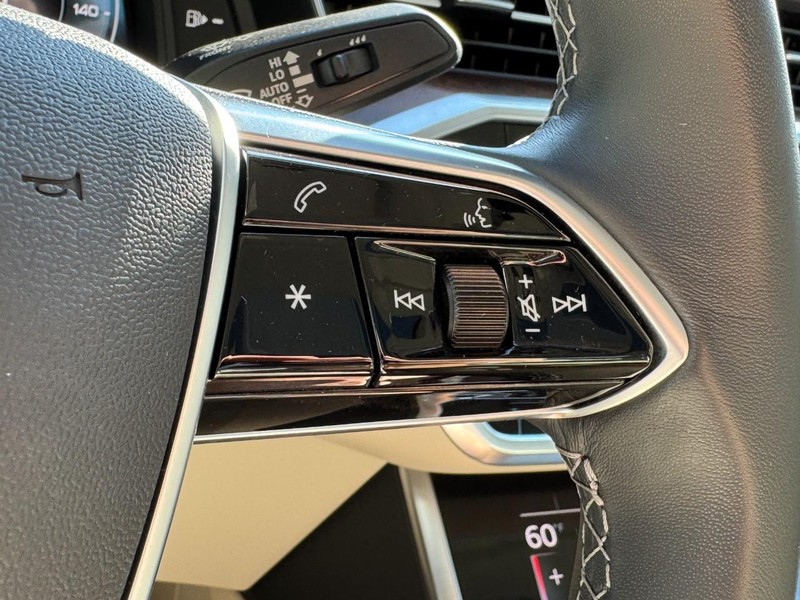 Audi A6 Sedan Vehicle Full-screen Gallery Image 19