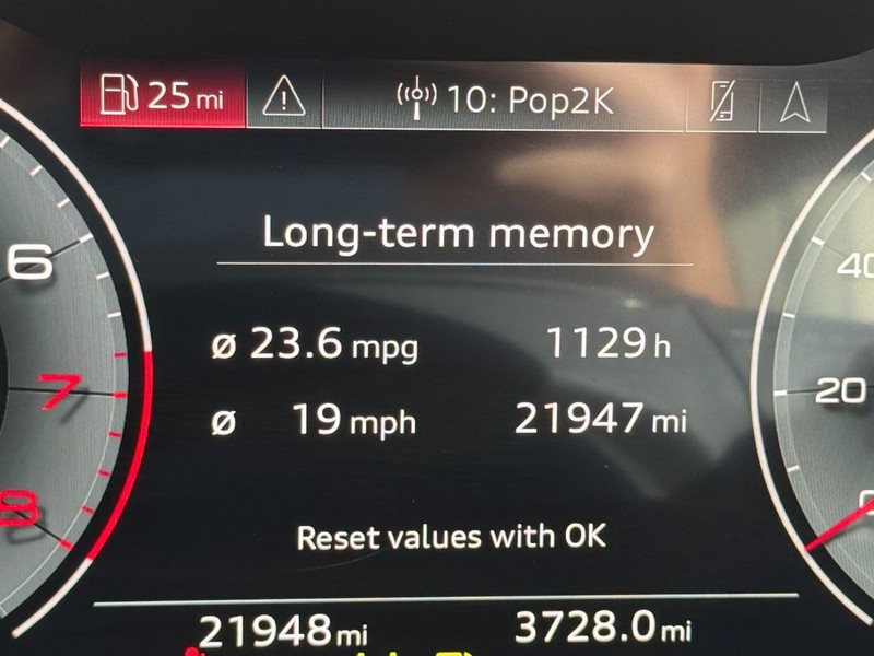 Audi A6 Sedan Vehicle Full-screen Gallery Image 20