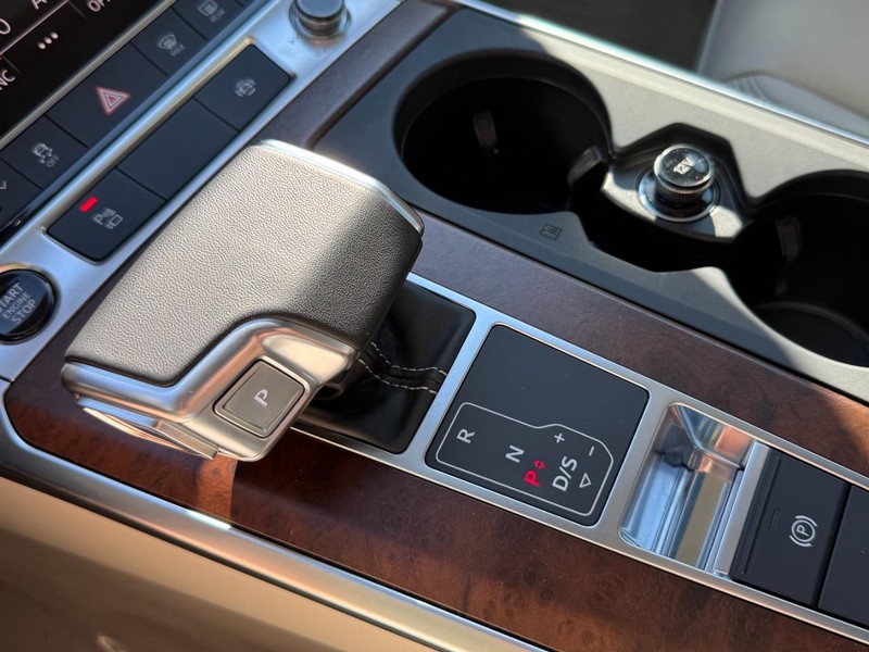 Audi A6 Sedan Vehicle Full-screen Gallery Image 21
