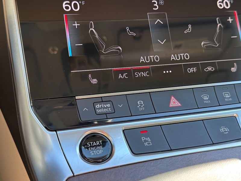 Audi A6 Sedan Vehicle Full-screen Gallery Image 22