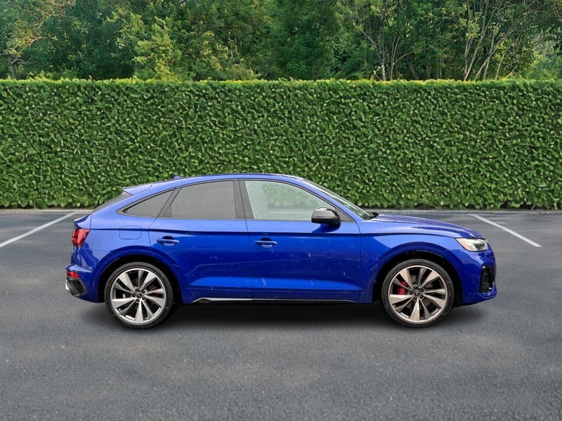 Audi SQ5 Sportback Vehicle Full-screen Gallery Image 02
