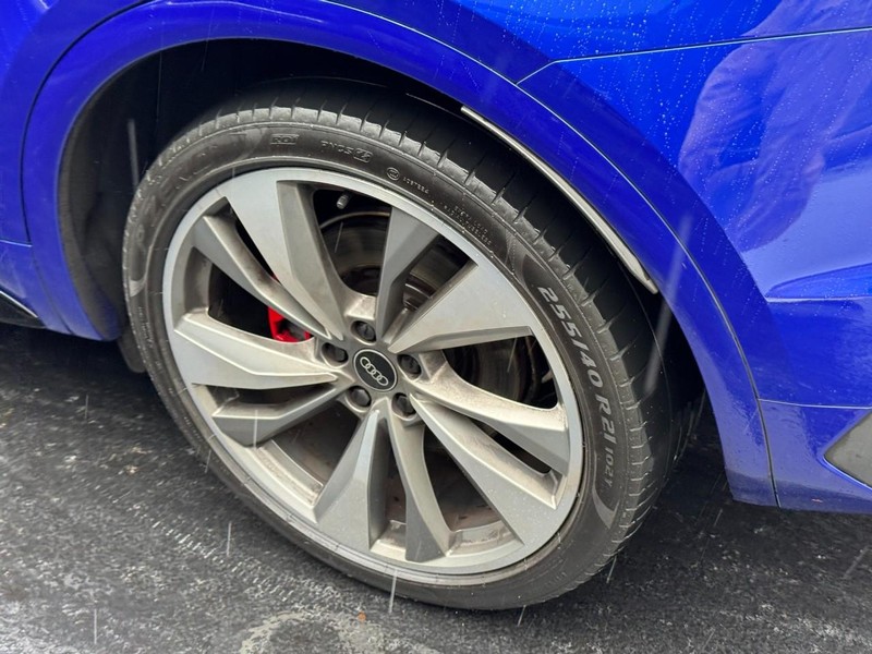 Audi SQ5 Sportback Vehicle Full-screen Gallery Image 05