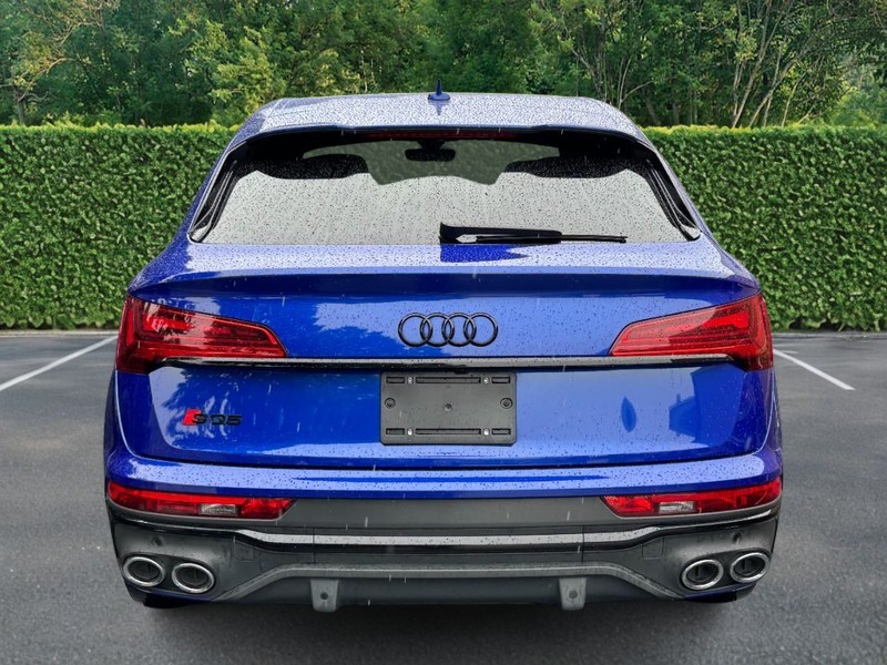 Audi SQ5 Sportback Vehicle Full-screen Gallery Image 08