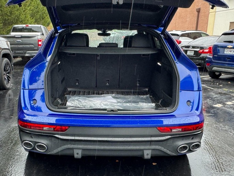 Audi SQ5 Sportback Vehicle Full-screen Gallery Image 09