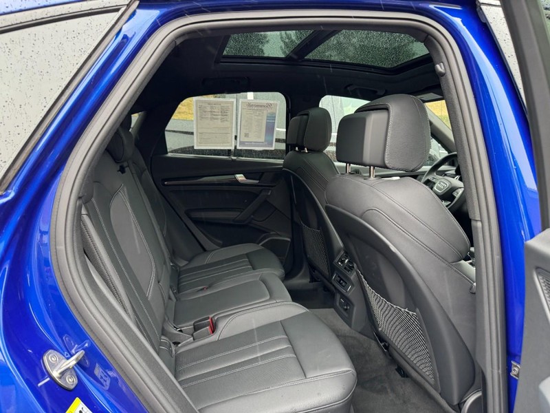 Audi SQ5 Sportback Vehicle Full-screen Gallery Image 10