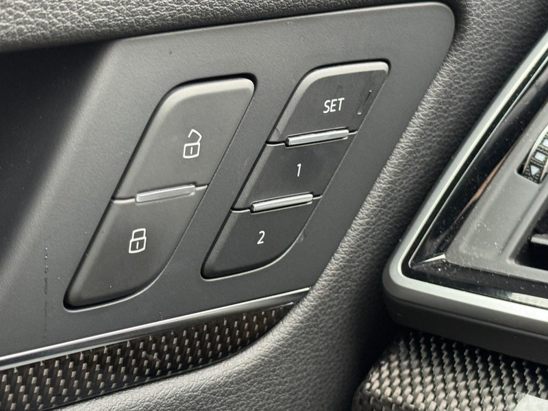 Audi SQ5 Sportback Vehicle Full-screen Gallery Image 16