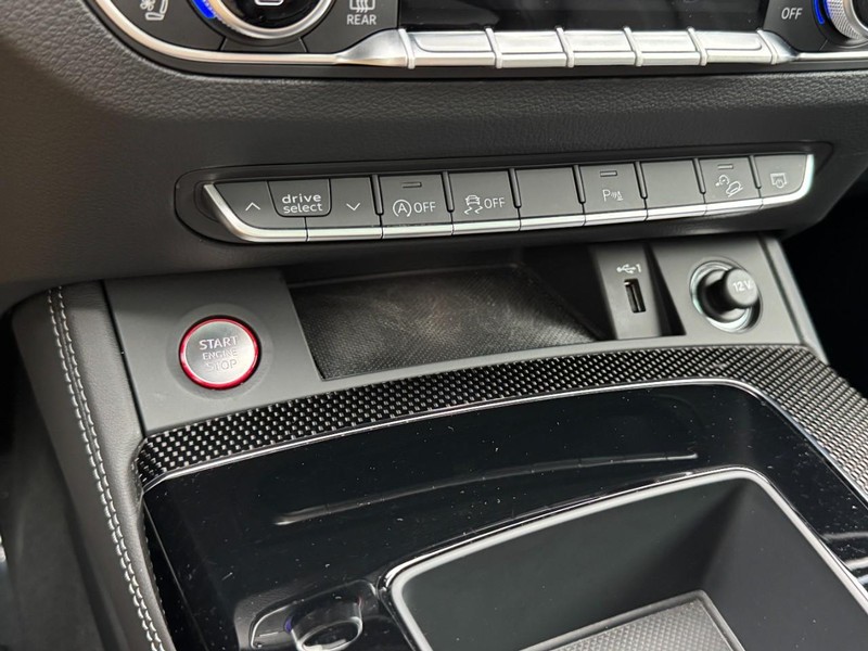 Audi SQ5 Sportback Vehicle Full-screen Gallery Image 21