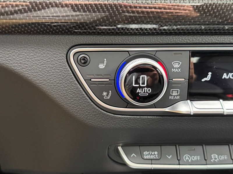 Audi SQ5 Sportback Vehicle Full-screen Gallery Image 22