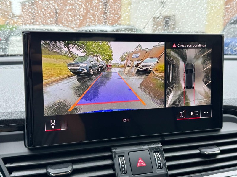 Audi SQ5 Sportback Vehicle Full-screen Gallery Image 23