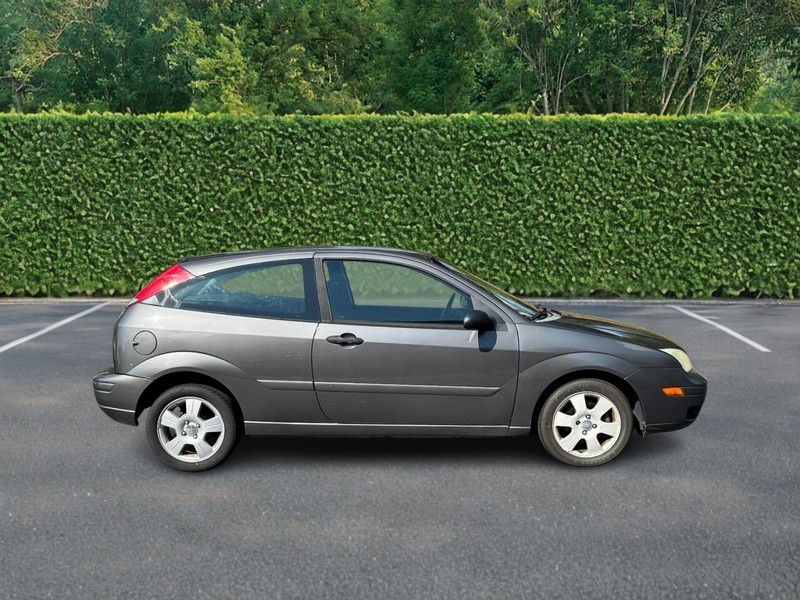 Ford Focus Vehicle Full-screen Gallery Image 02