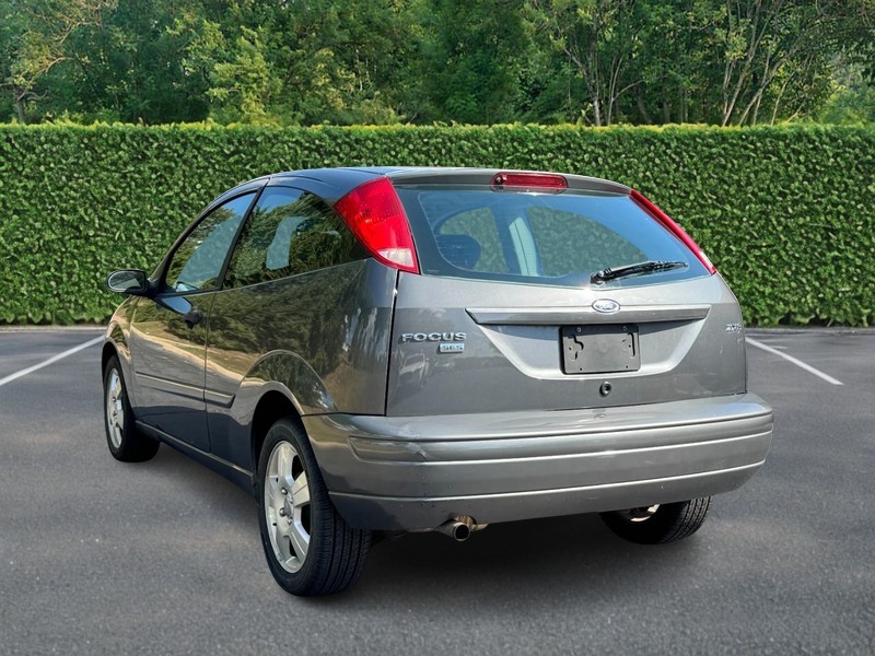 Ford Focus Vehicle Full-screen Gallery Image 04