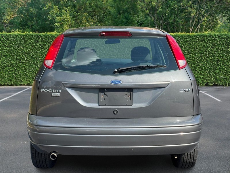 Ford Focus Vehicle Full-screen Gallery Image 08