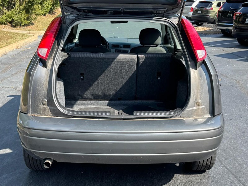 Ford Focus Vehicle Full-screen Gallery Image 09