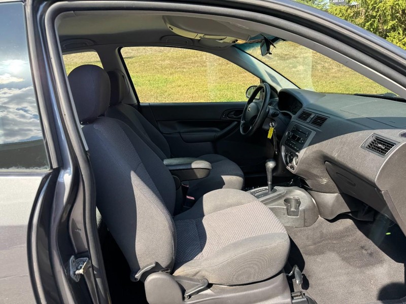 Ford Focus Vehicle Full-screen Gallery Image 10