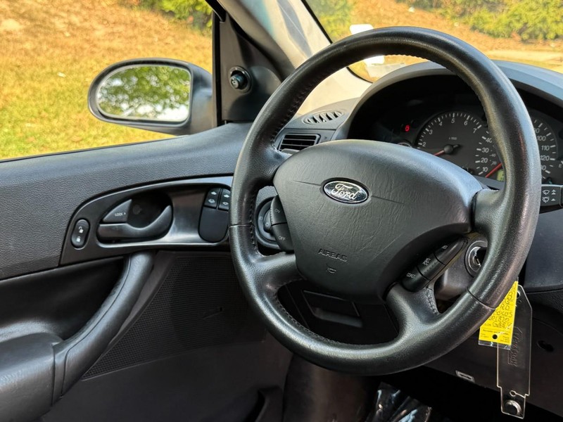 Ford Focus Vehicle Full-screen Gallery Image 13