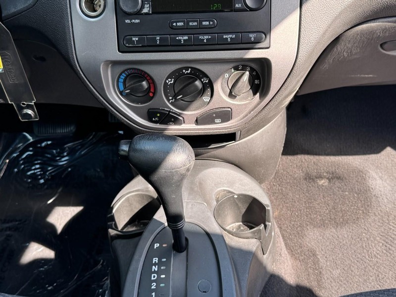 Ford Focus Vehicle Full-screen Gallery Image 15