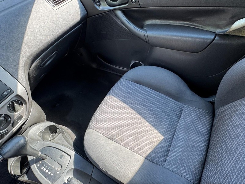 Ford Focus Vehicle Full-screen Gallery Image 16