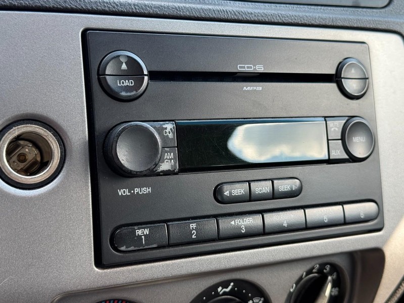 Ford Focus Vehicle Full-screen Gallery Image 23