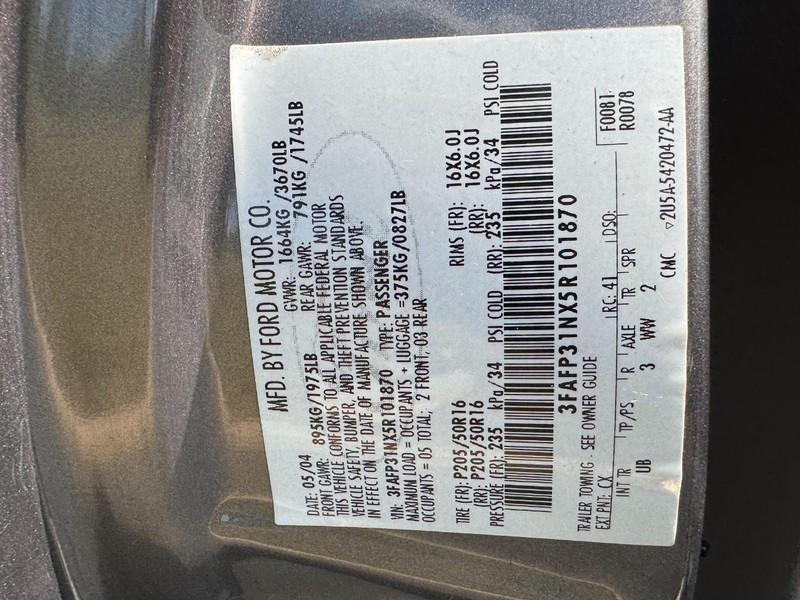 Ford Focus Vehicle Full-screen Gallery Image 25