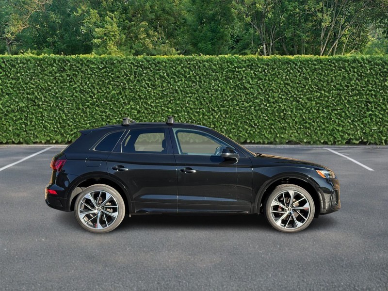 Audi SQ5 Vehicle Full-screen Gallery Image 02