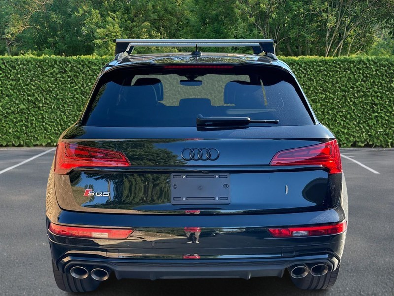 Audi SQ5 Vehicle Full-screen Gallery Image 08