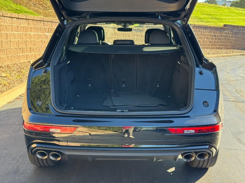 Audi SQ5 Vehicle Full-screen Gallery Image 09