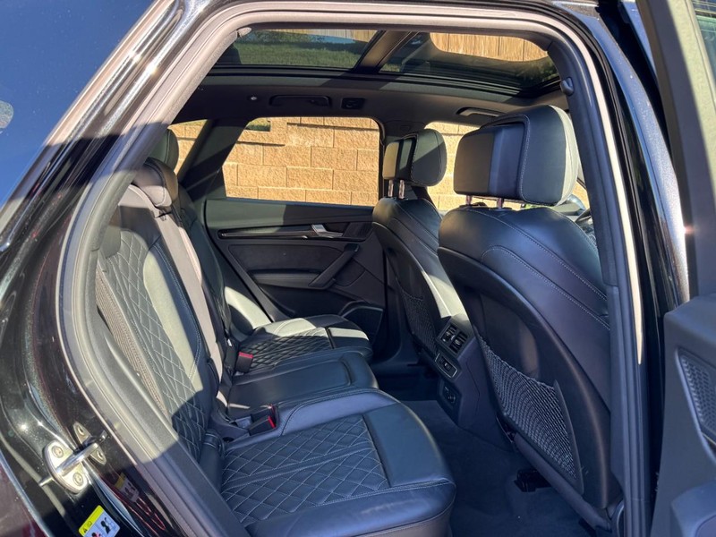 Audi SQ5 Vehicle Full-screen Gallery Image 10