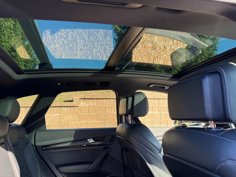 Audi SQ5 Vehicle Full-screen Gallery Image 11