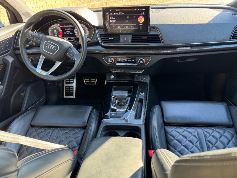 Audi SQ5 Vehicle Full-screen Gallery Image 12