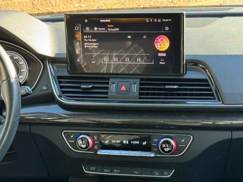 Audi SQ5 Vehicle Full-screen Gallery Image 14