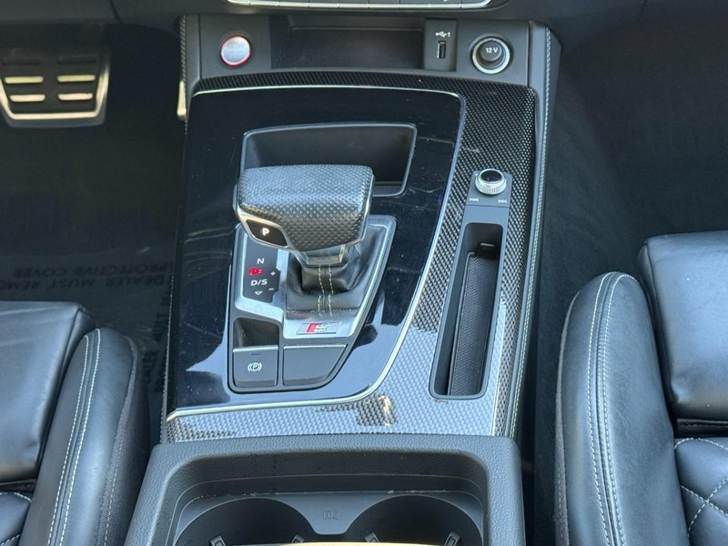 Audi SQ5 Vehicle Full-screen Gallery Image 15